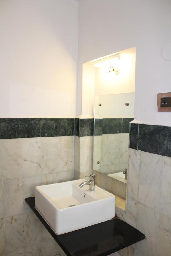 Kaveri Hotel Bed & Breakfast Mysore Exterior photo