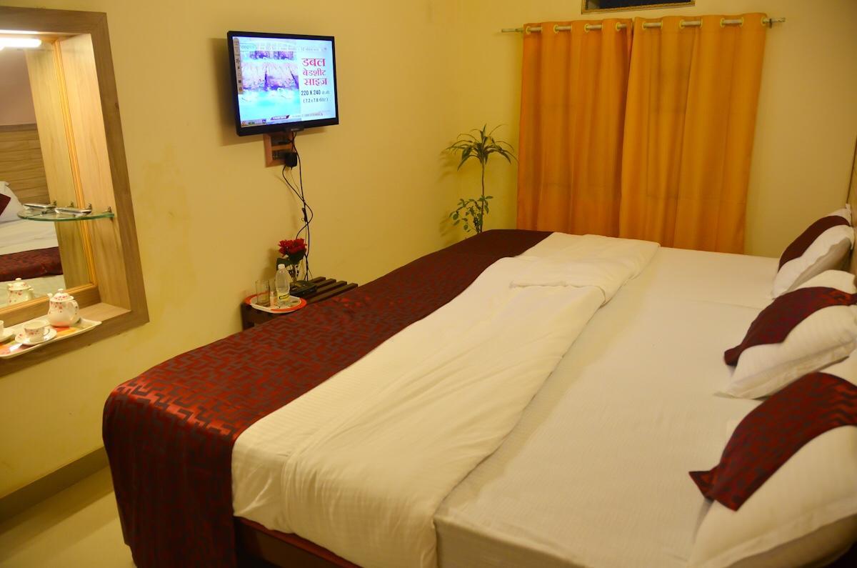 Kaveri Hotel Bed & Breakfast Mysore Exterior photo