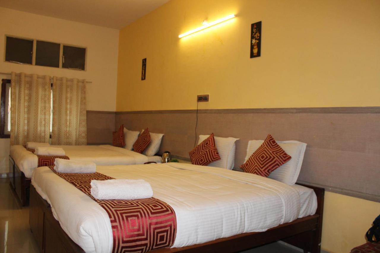 Kaveri Hotel Bed & Breakfast Mysore Exterior photo
