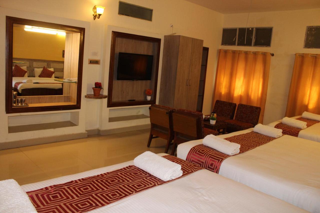 Kaveri Hotel Bed & Breakfast Mysore Exterior photo